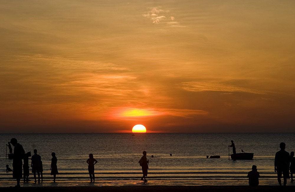 Bình minh trên bãi biển Cửa Tùng thơ mộng và yên bình.